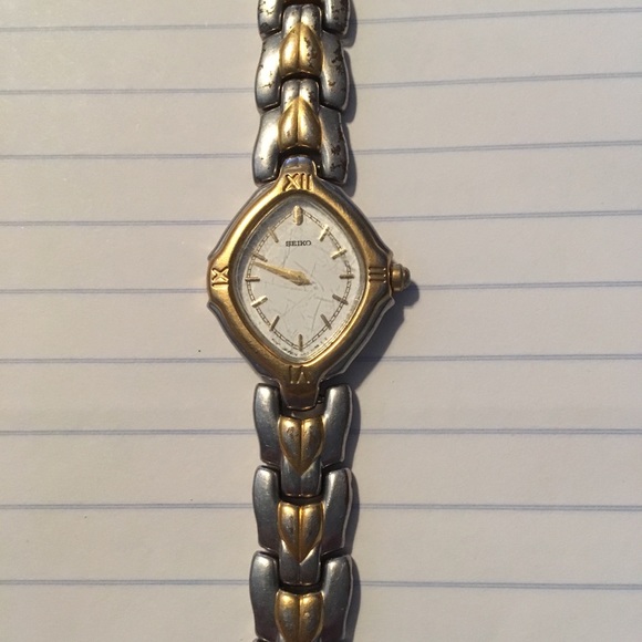 Seiko Ladies Watch two toned new battery - Picture 3 of 5